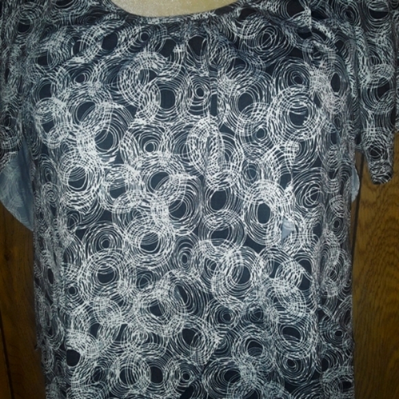 Womans Petite Large Blouse Layered Circle Repeat Print Loosefit Round Neck Top - Picture 4 of 5